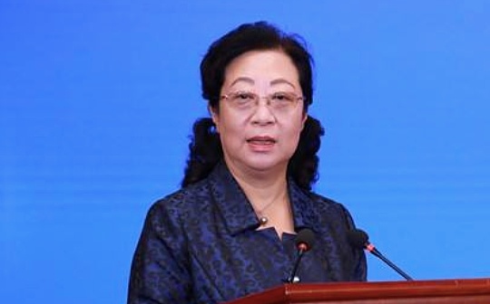 人大代表闫傲霜：加大探索区块链在司法审判中的运用