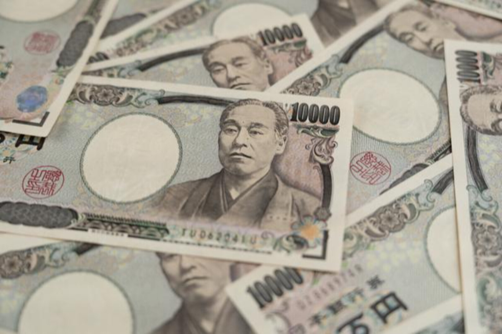 162 告急： 20 年最拥挤的日元空头，正在挑战日本央行的底线
