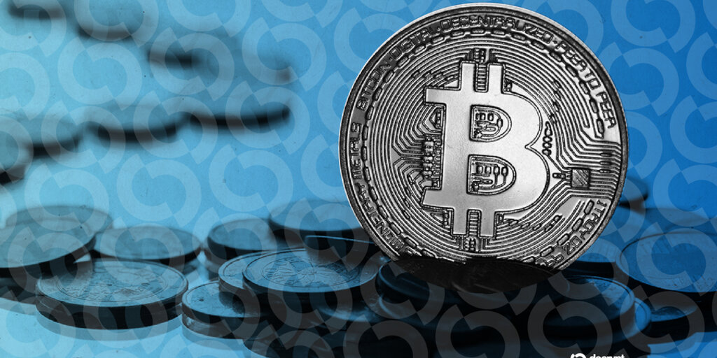 web3: 比特币跌至6.3万美元附近，长期持有者持续亏损卖出