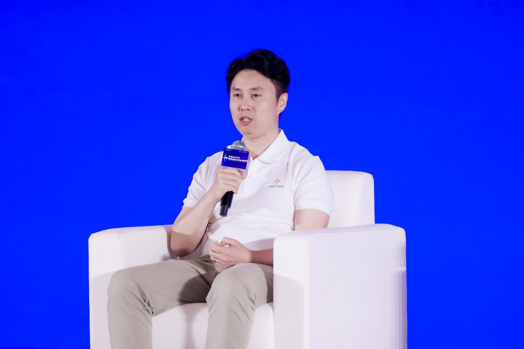 具身智能的数据飞轮：从百万小时到物理AI的GPT-3.5时刻