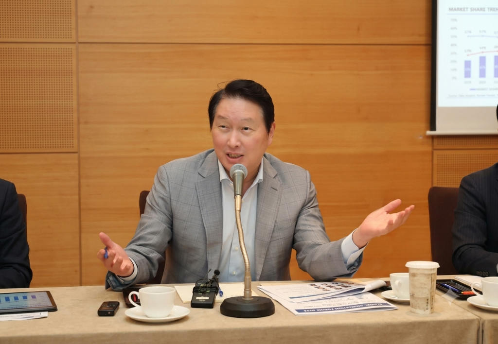 崔泰源警示AI存储供需失衡加剧：恐慌式抢购、价格不可持续、供给扩张刻不容缓