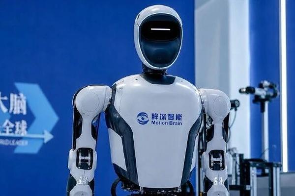 硬氪首发 | 复旦教授、前英特尔首席科学家做端侧具身大脑，「眸深智能」完成近亿元Pre-A轮追加融资